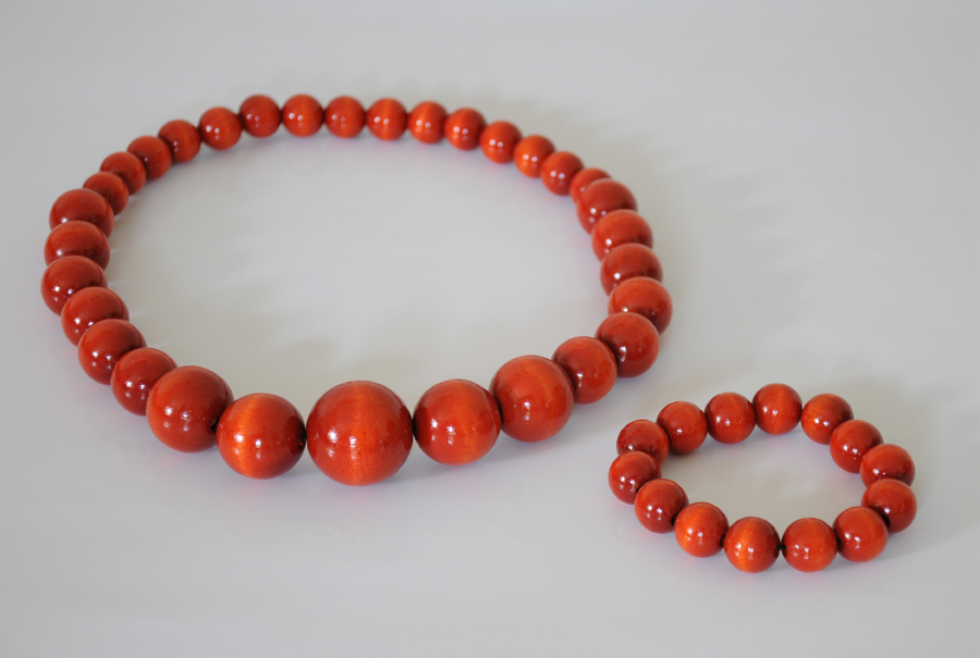 Wooden varnished beads K002